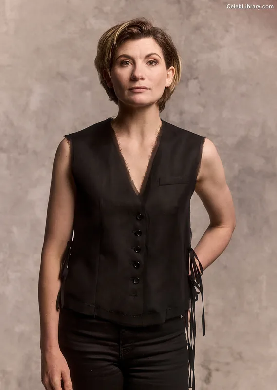 Jodie Whittaker photo 14 of 42