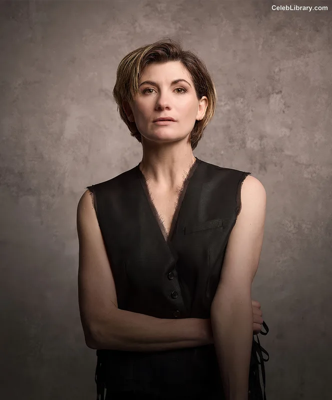 Jodie Whittaker photo 16 of 42