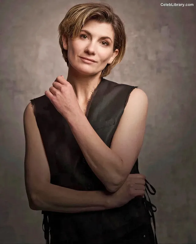 Jodie Whittaker photo 17 of 42
