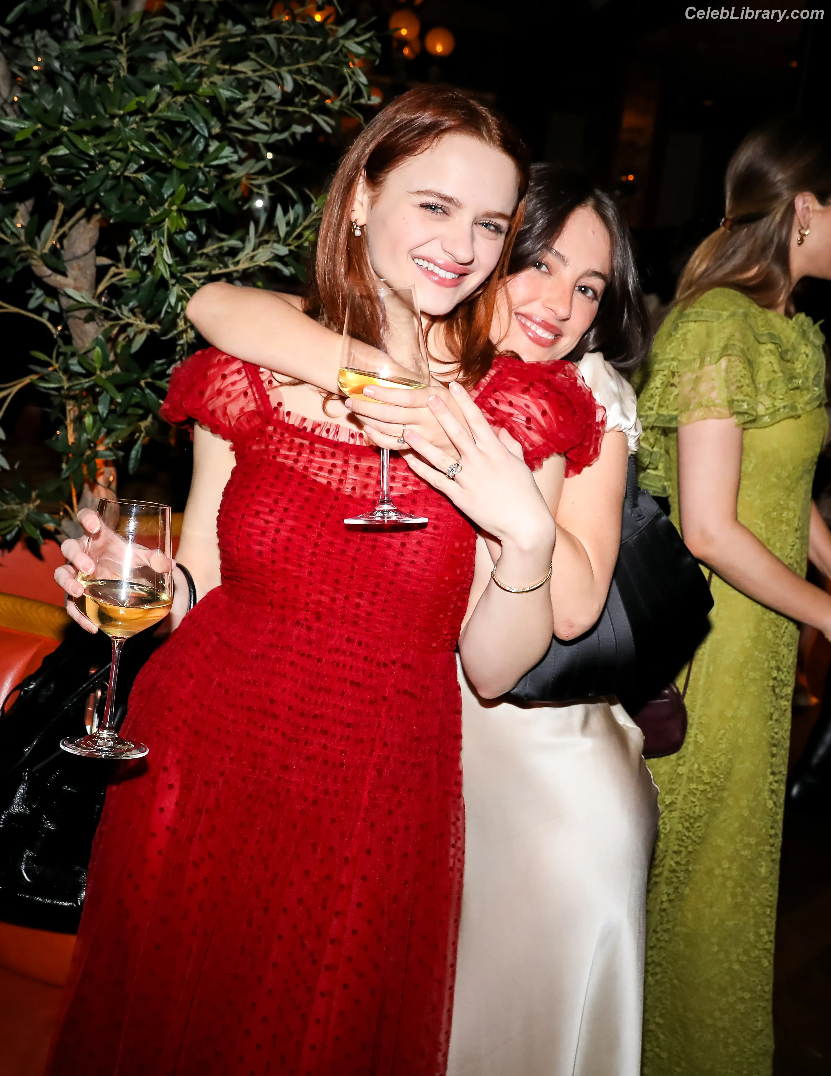Joey King photo 2 of 1504