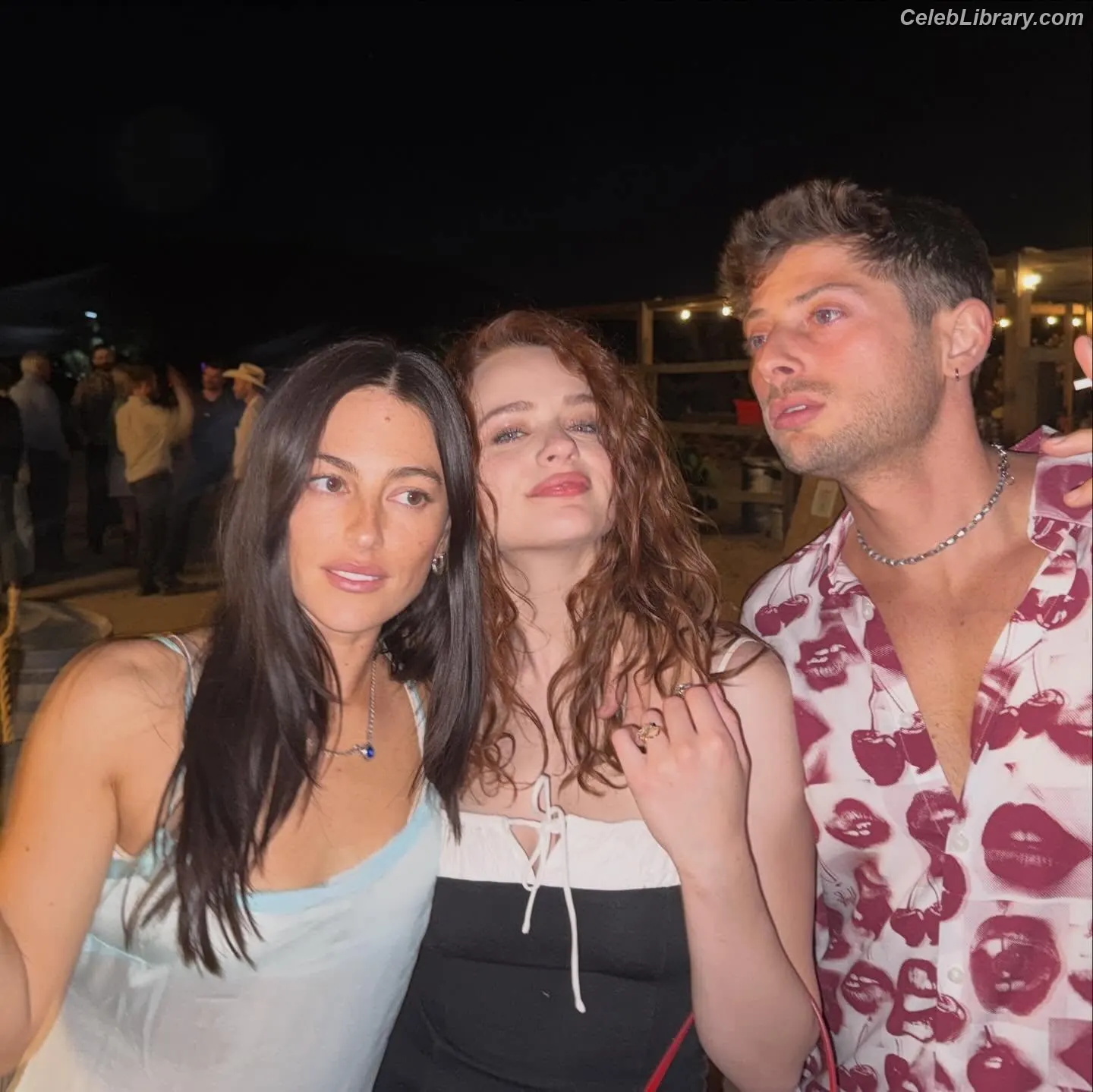 Joey King photo 11 of 1504