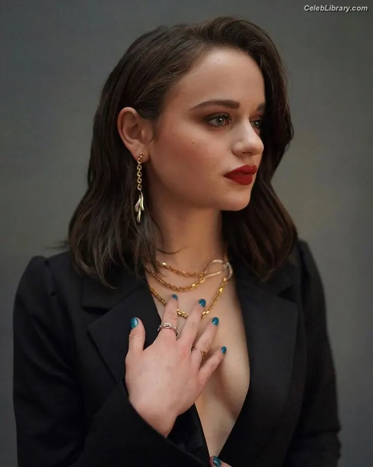 Joey King photo 14 of 1504