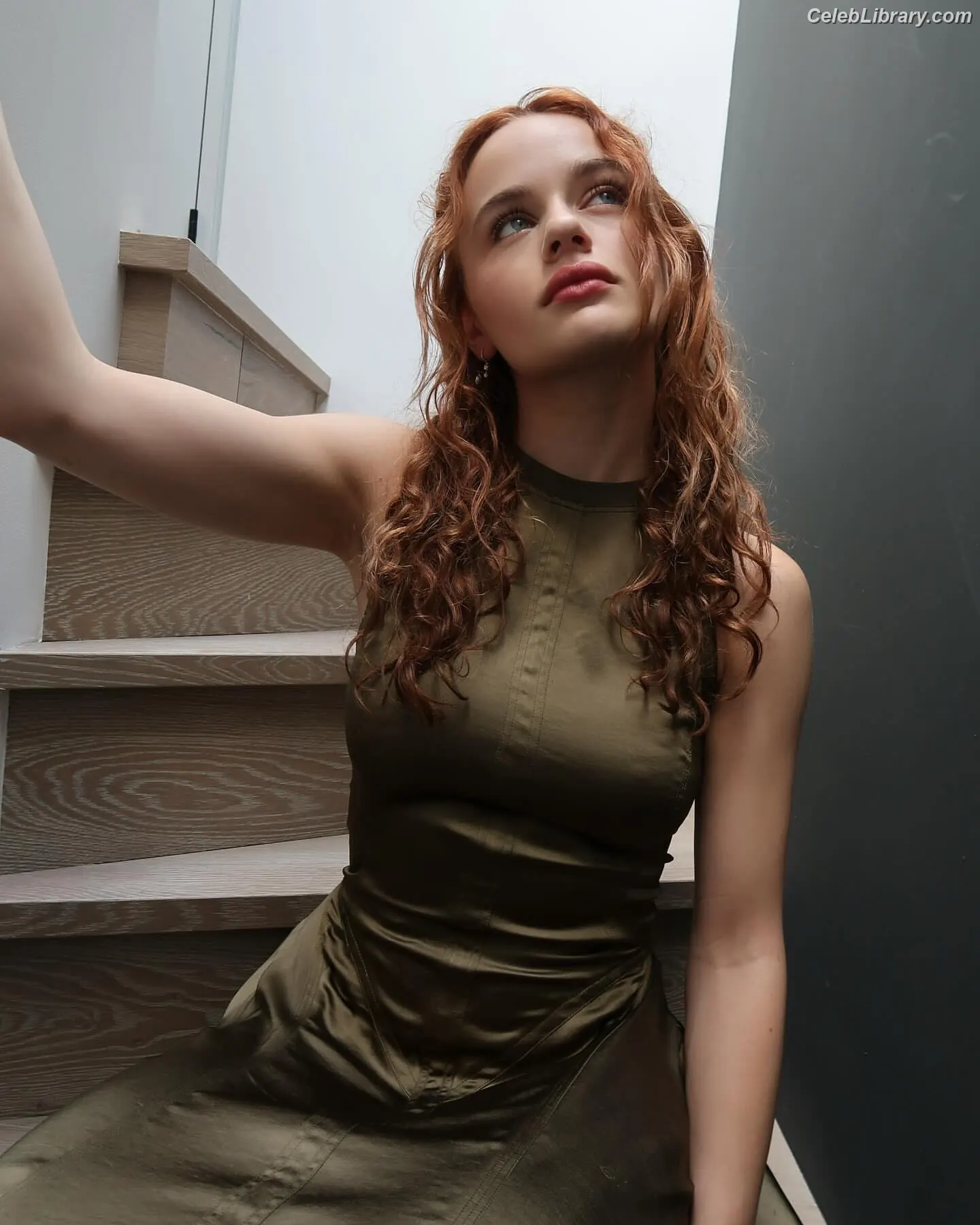 Joey King photo 5 of 1504