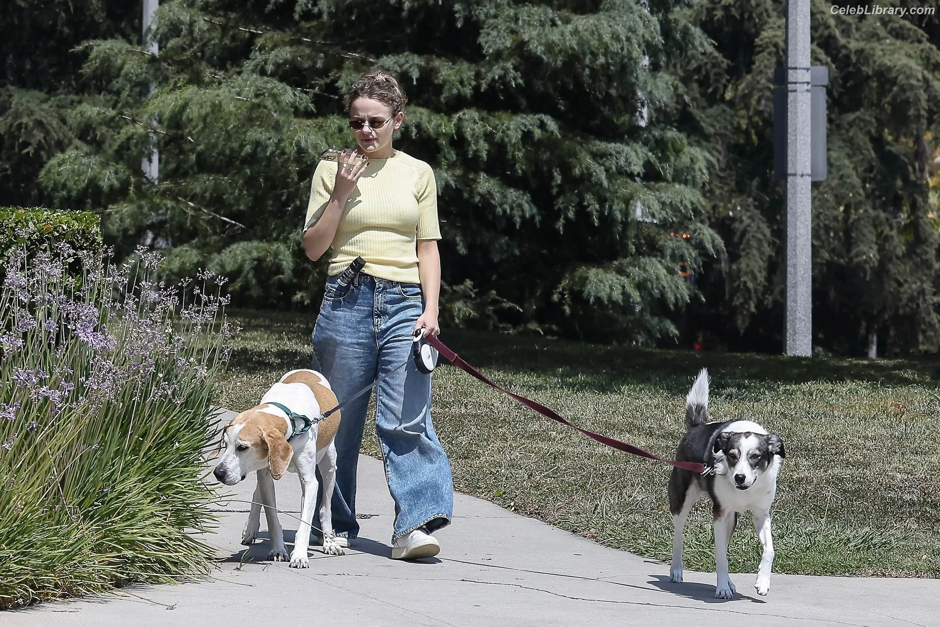 Joey King photo 10 of 1504