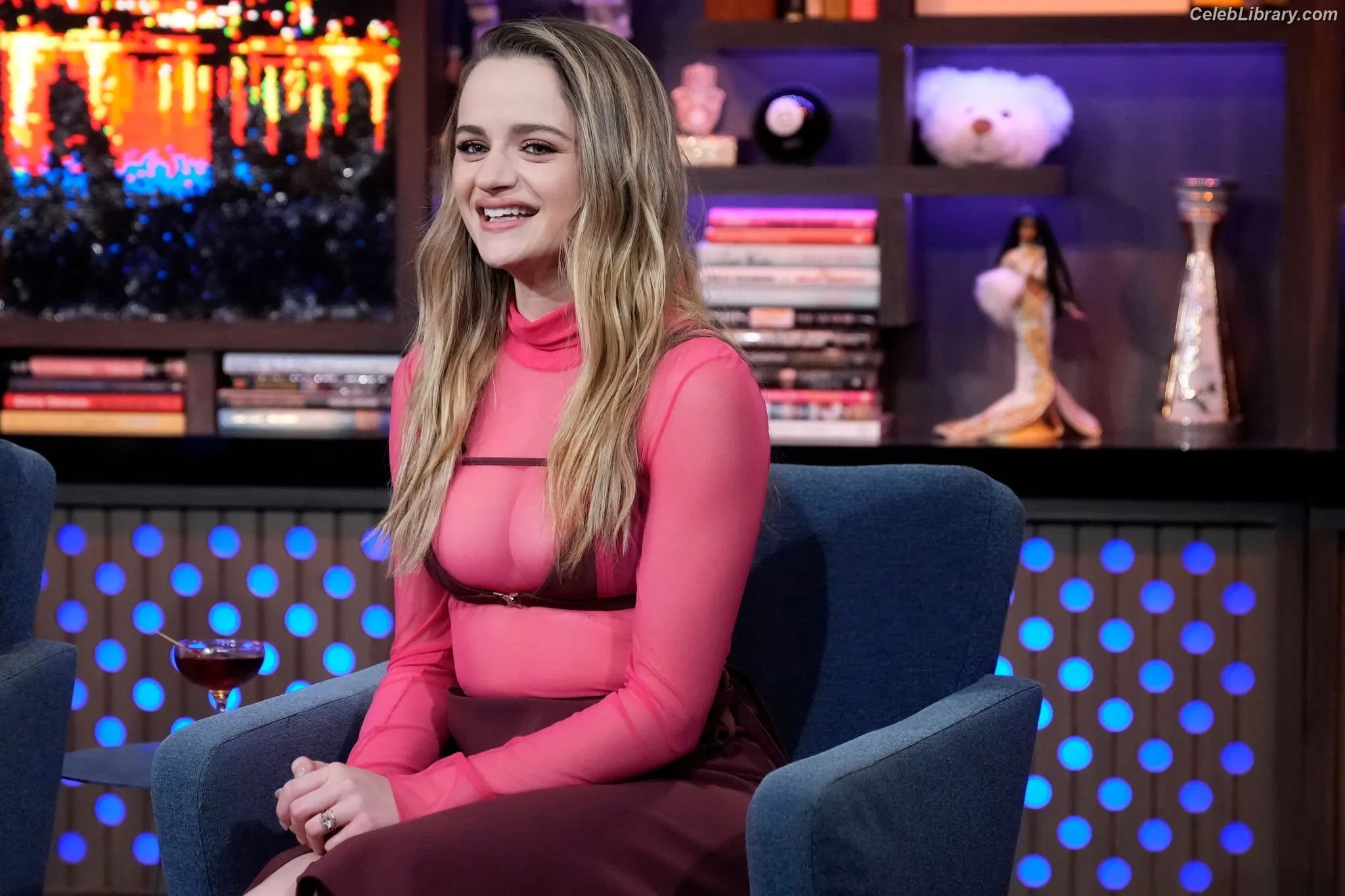 Joey King photo 22 of 1504