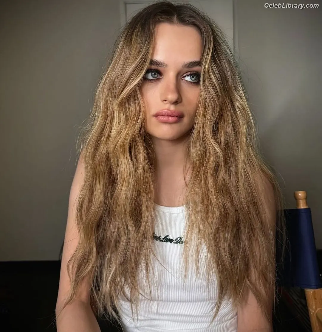 Joey King photo 12 of 1504