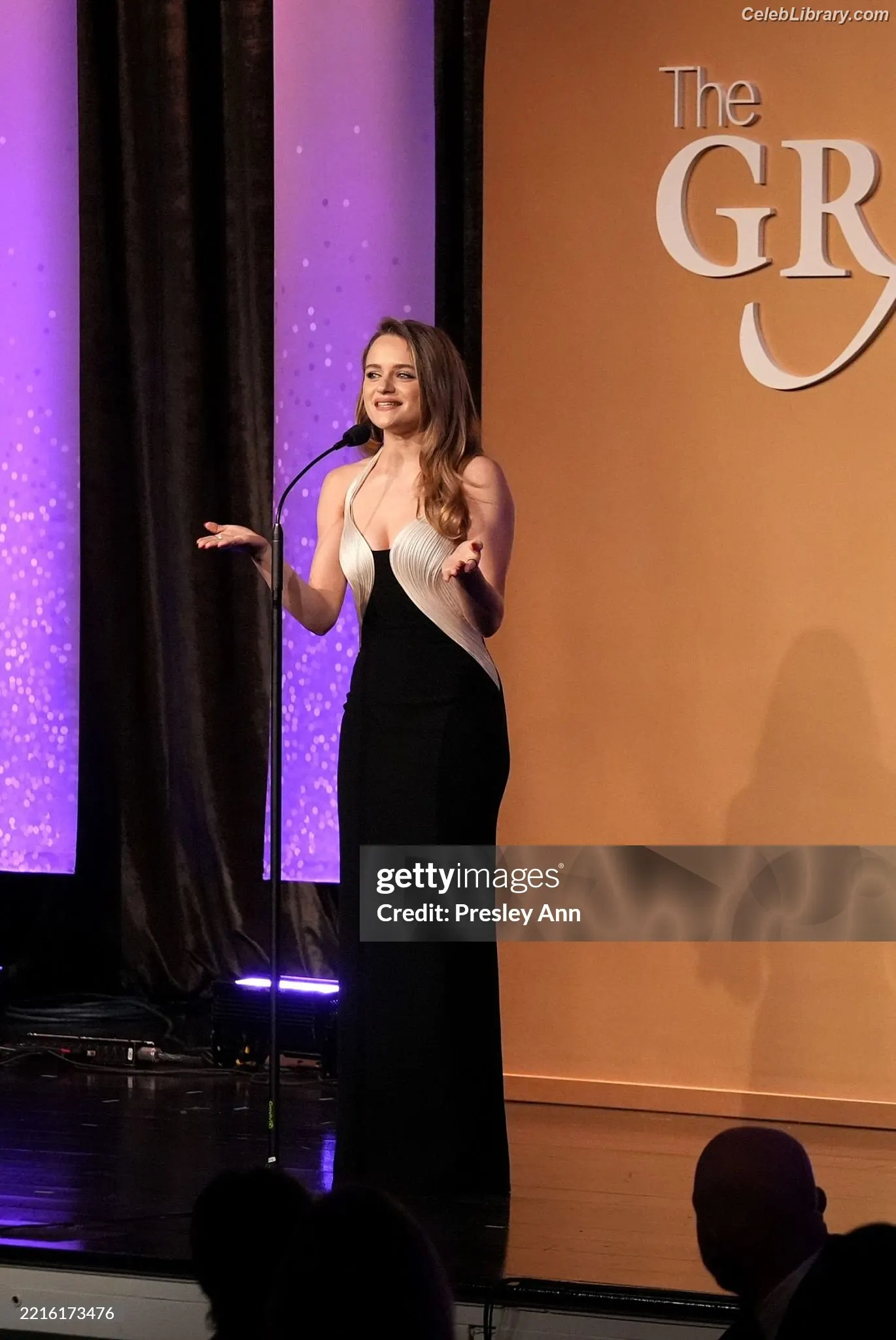 Joey King photo 18 of 1504