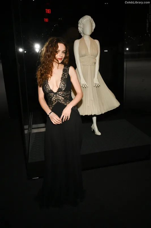 Joey King photo 11 of 1505