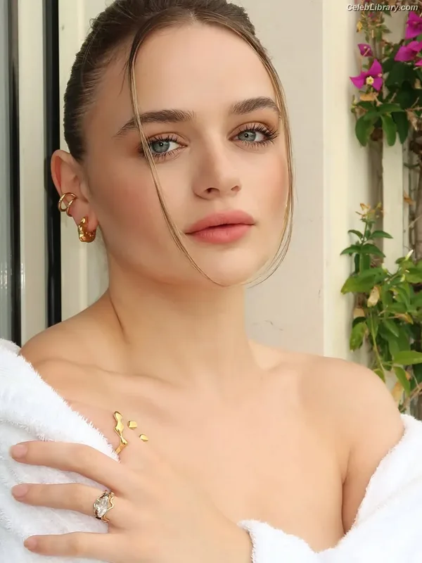 Joey King photo 6 of 1505