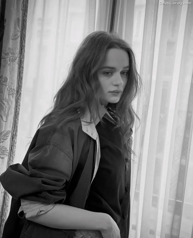 Joey King photo 10 of 1505