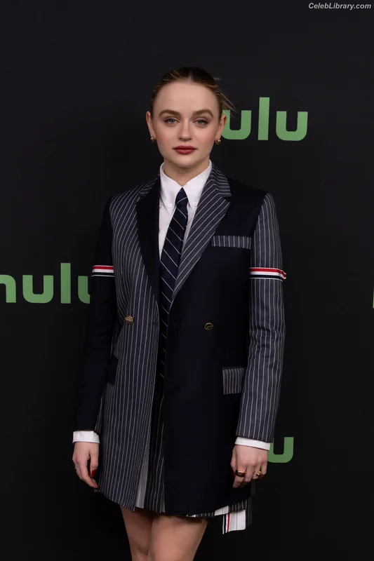 Joey King photo 17 of 1505
