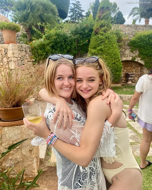 Joey King photo 3 of 1505