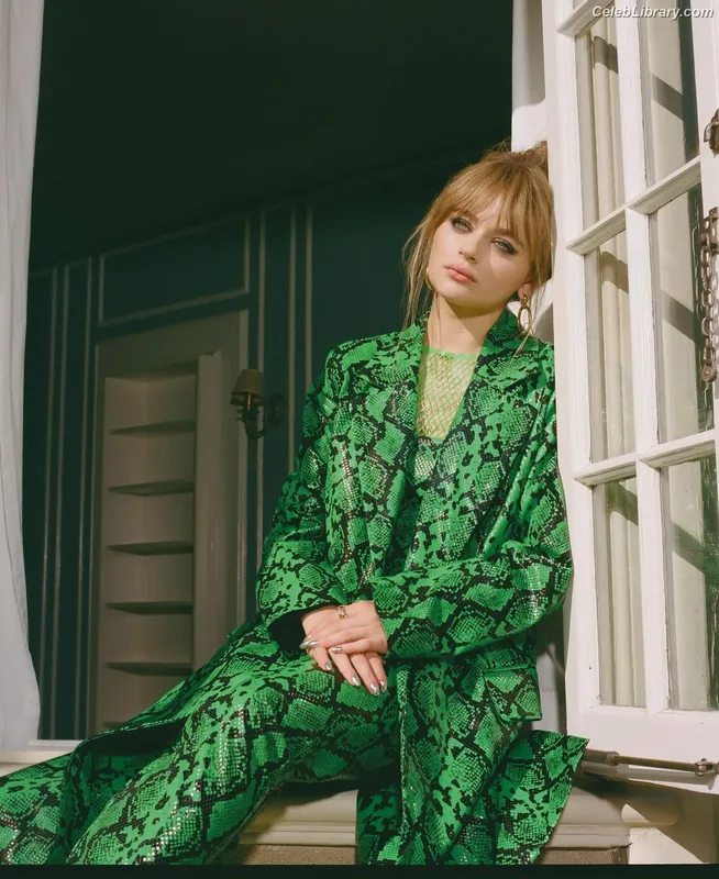 Joey King photo 7 of 1505