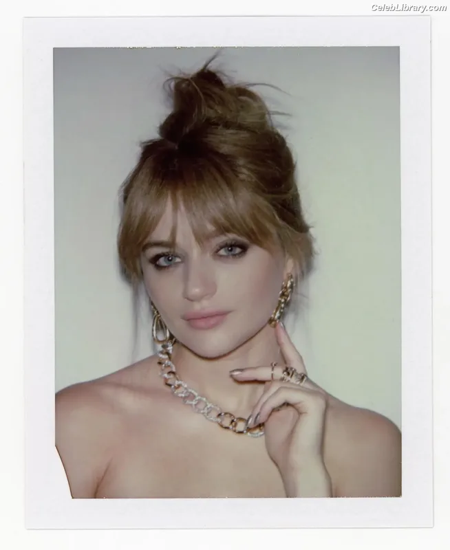 Joey King photo 8 of 1505