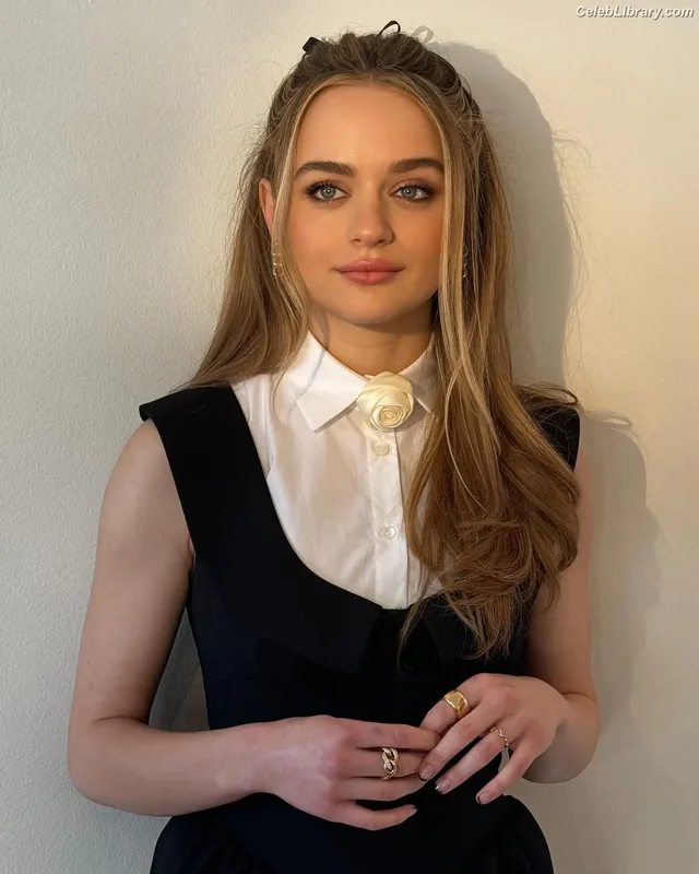 Joey King photo 15 of 1505
