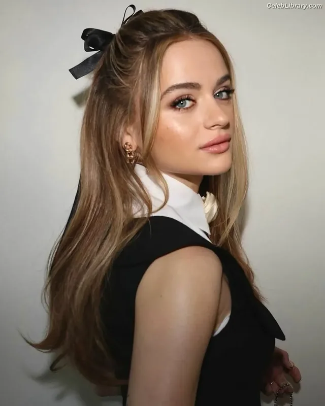 Joey King photo 21 of 1505