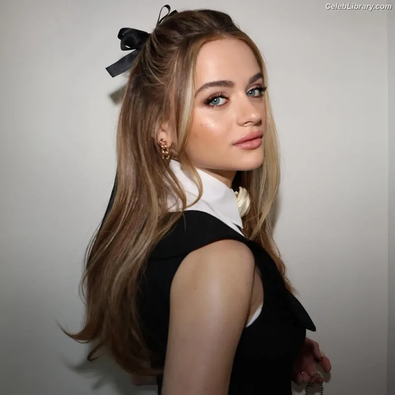 Joey King photo 22 of 1505