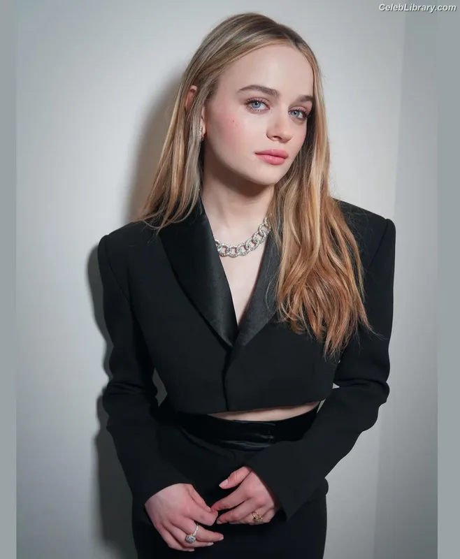 Joey King photo 2 of 1505