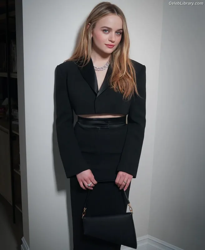 Joey King photo 7 of 1505