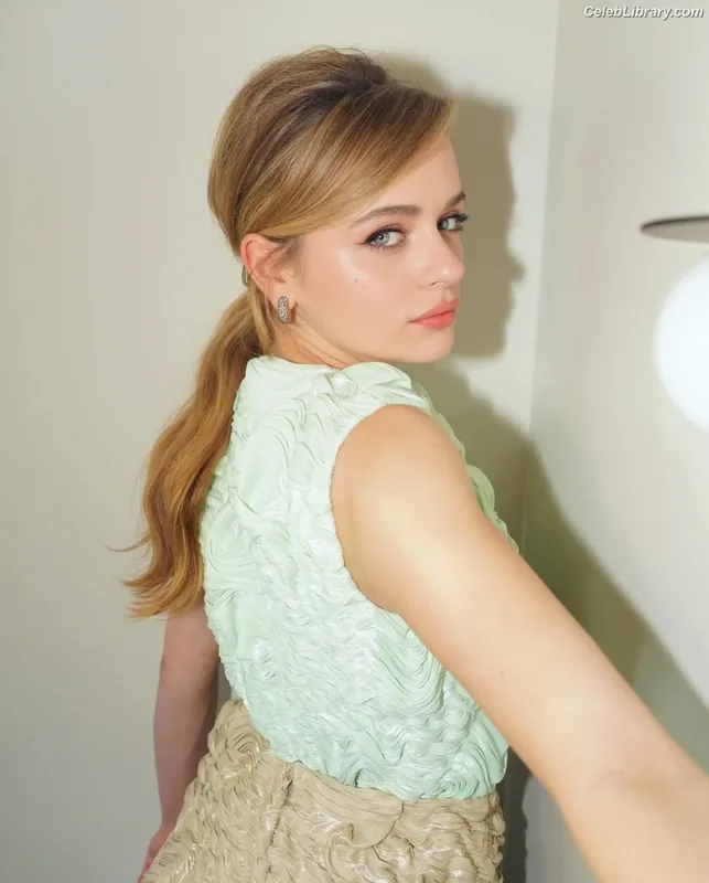 Joey King photo 12 of 1505
