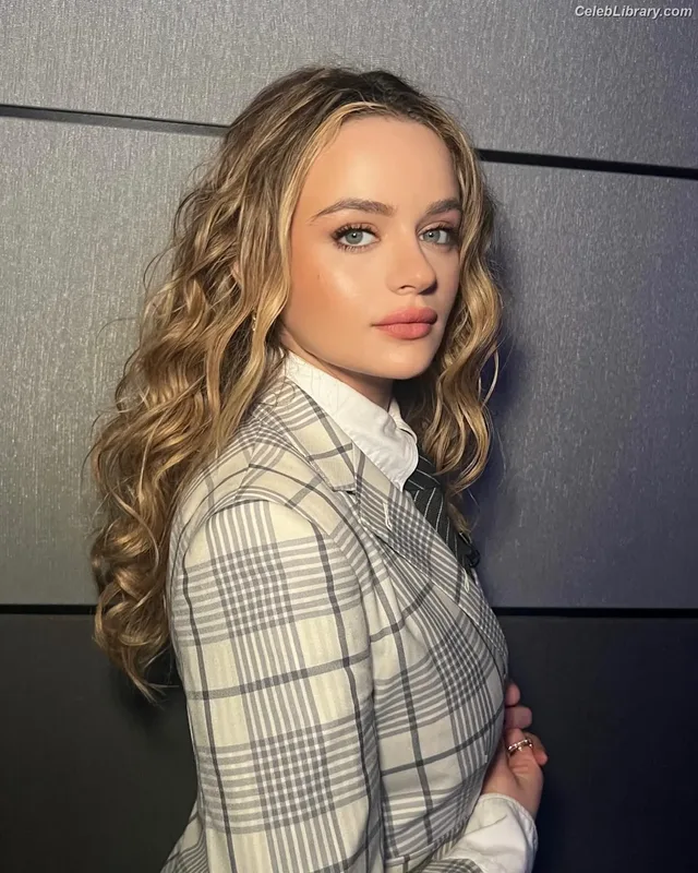 Joey King photo 23 of 1505