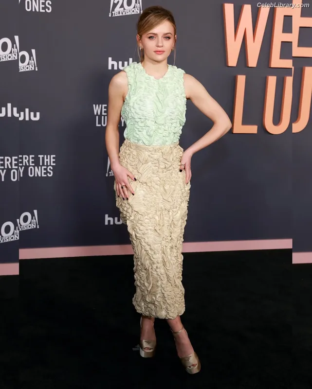 Joey King photo 4 of 1505