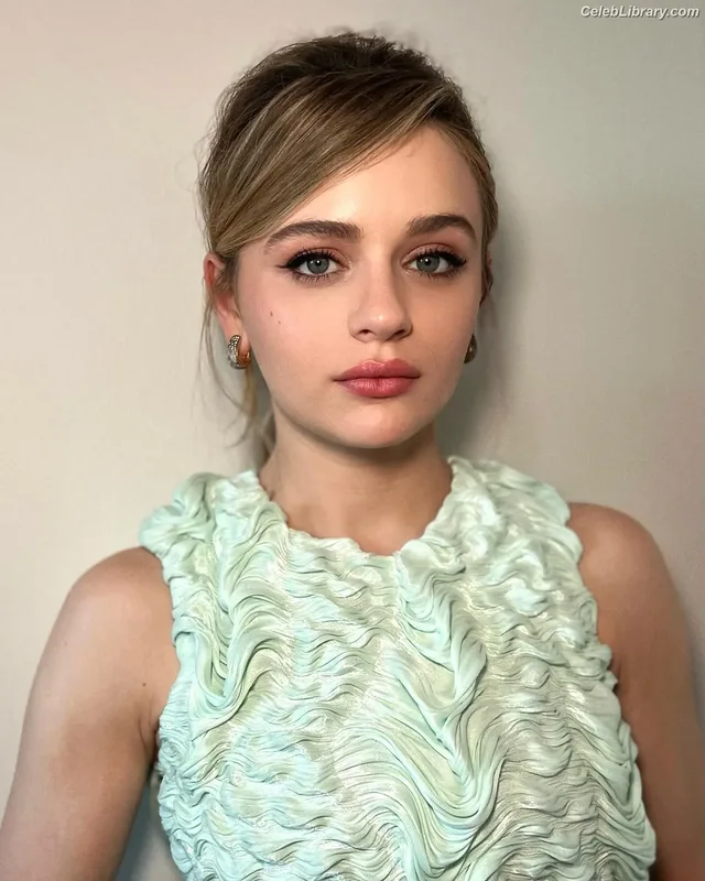 Joey King photo 6 of 1505