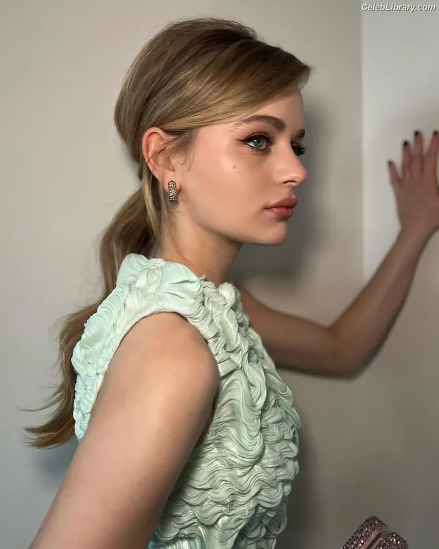 Joey King photo 7 of 1505