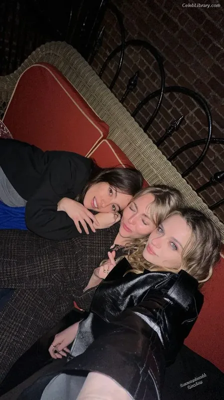 Joey King photo 19 of 1505