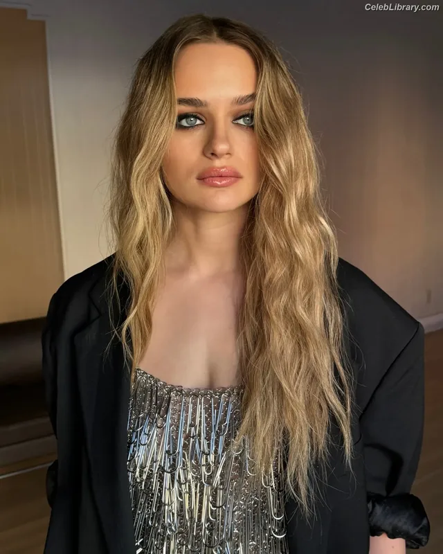 Joey King photo 4 of 1505