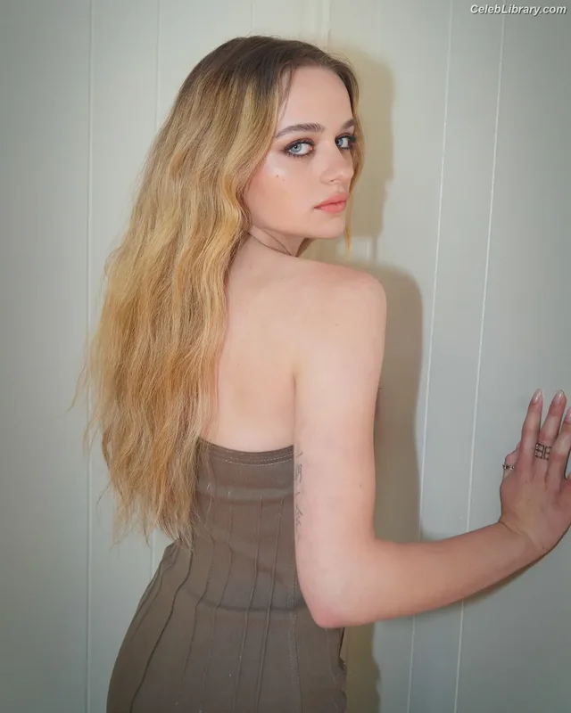 Joey King photo 8 of 1505