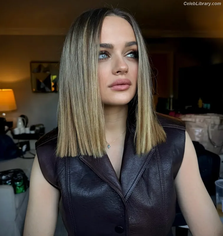 Joey King photo 14 of 1505