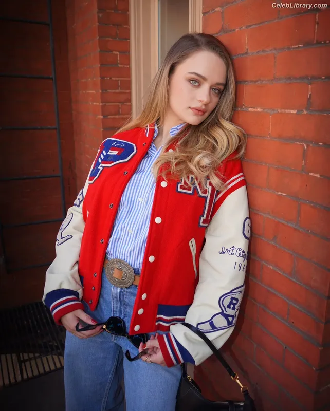 Joey King photo 11 of 1505
