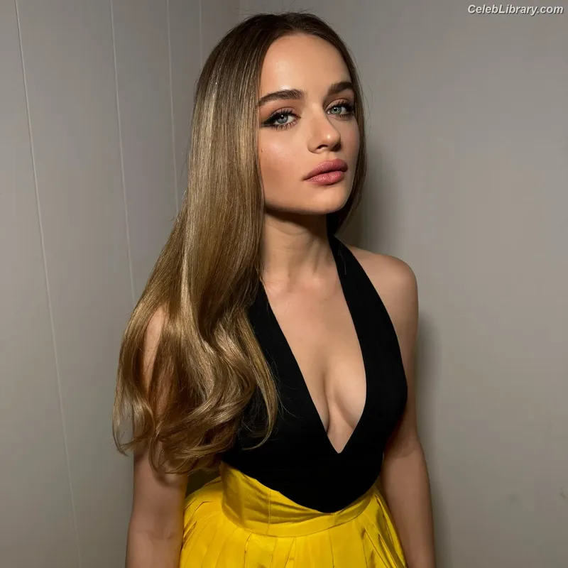 Joey King photo 2 of 1505