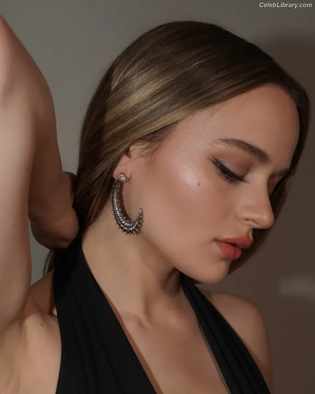 Joey King photo 4 of 1505