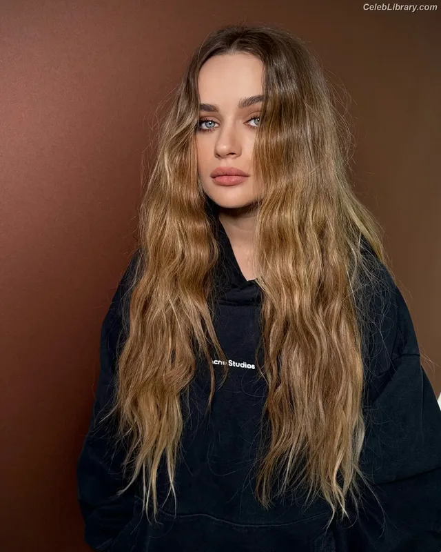 Joey King photo 13 of 1505