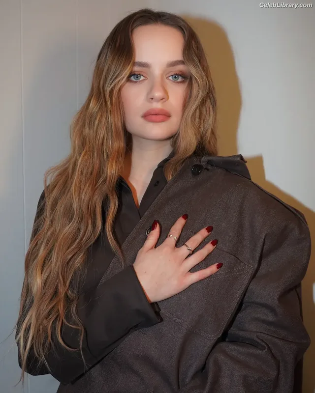Joey King photo 16 of 1505