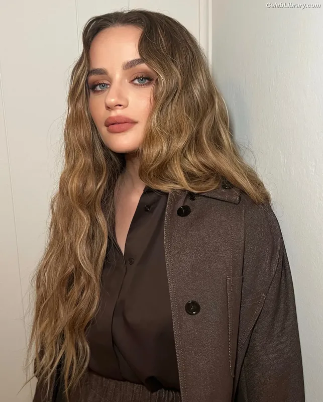 Joey King photo 2 of 1505