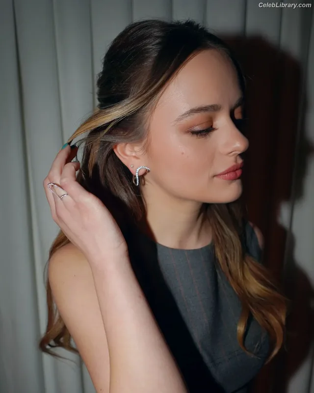 Joey King photo 19 of 1505
