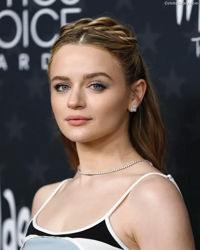 Joey King photo 24 of 1505