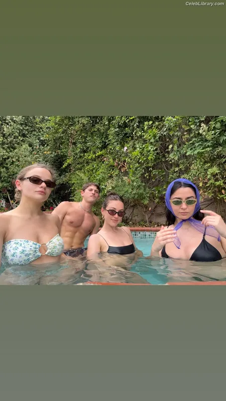 Joey King photo 16 of 1505