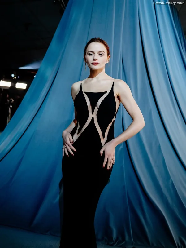 Joey King photo 2 of 1505