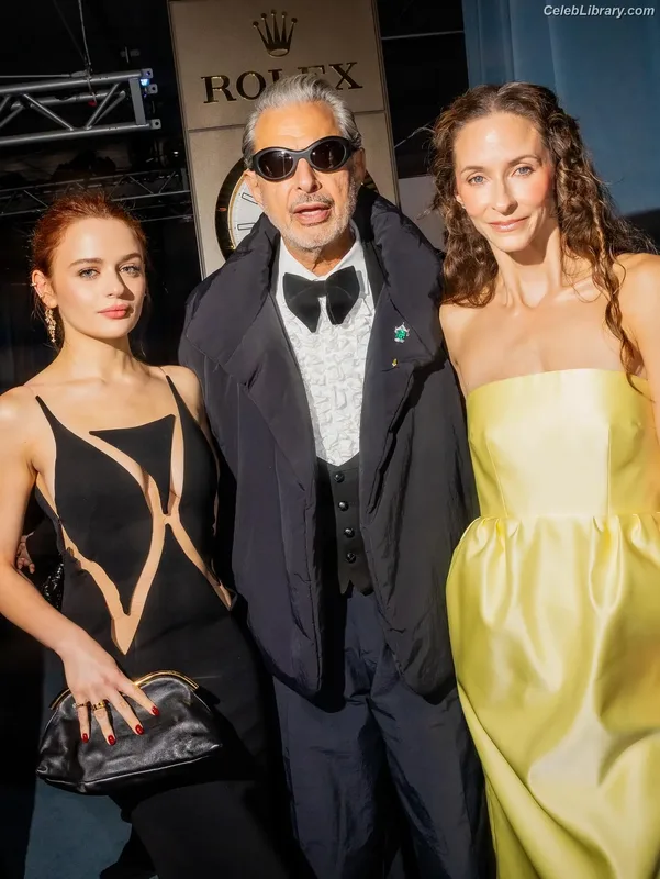 Joey King photo 3 of 1505