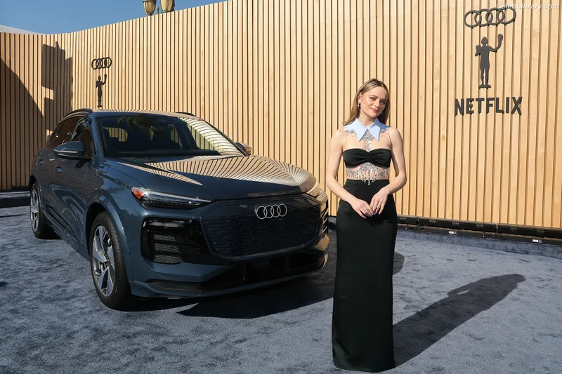 Joey King photo 2 of 1505