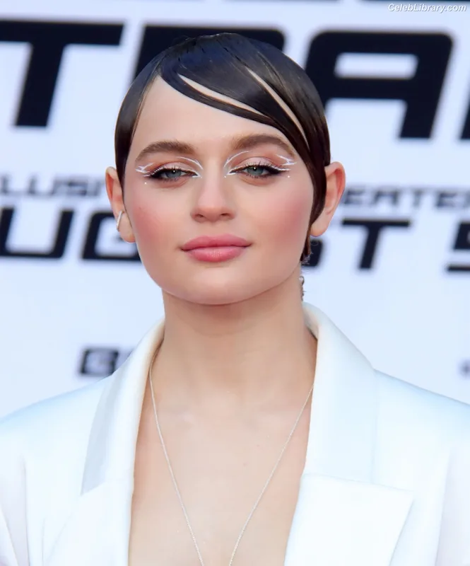 Joey King photo 6 of 1505