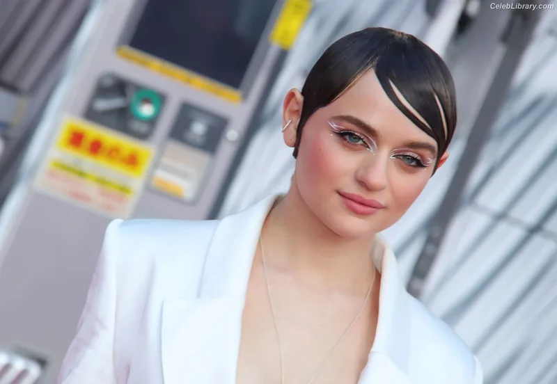 Joey King photo 12 of 1505