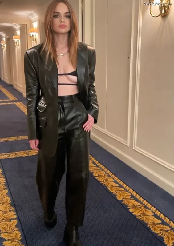 Joey King photo 3 of 1505