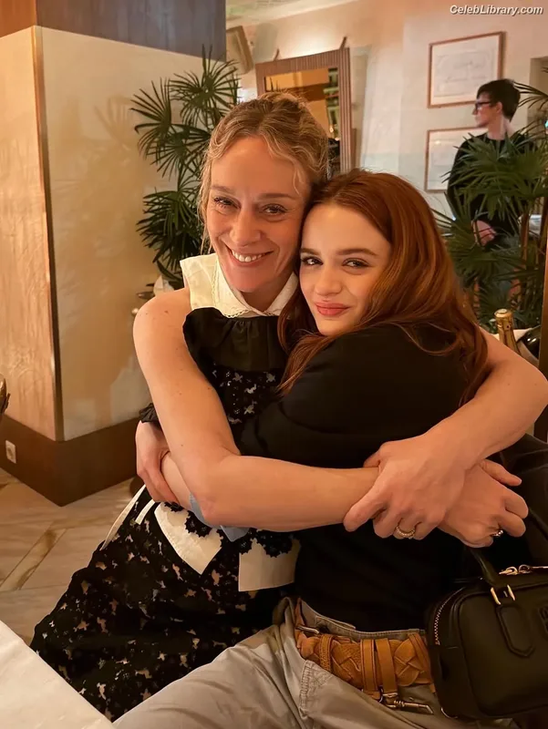 Joey King photo 4 of 1505