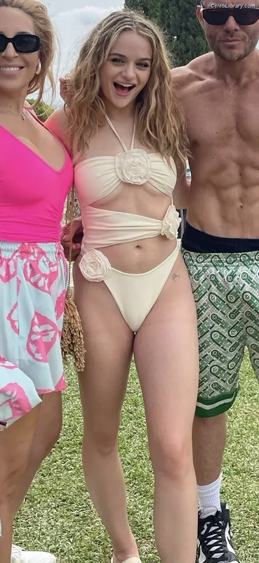 Joey King photo 7 of 1505
