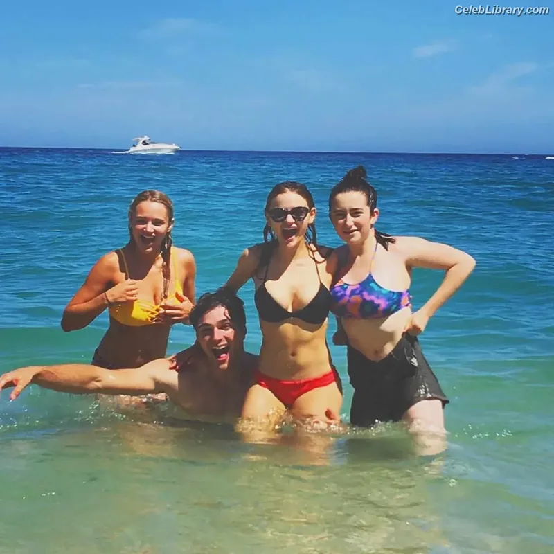 Joey King photo 20 of 1505